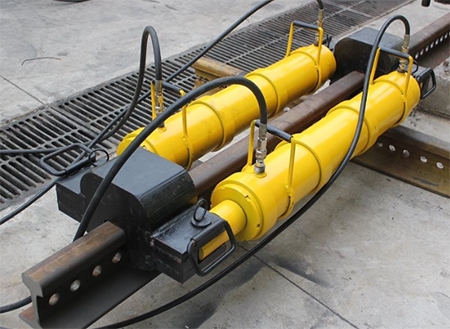 鋼軌拉伸機(jī)在調(diào)整鐵路軌道時(shí)，如何確保調(diào)整后的鋼軌平直、穩(wěn)定?